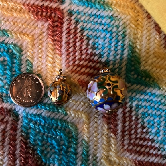 BOGO Faux Gold floral ball pendants for necklace - Picture 3 of 3